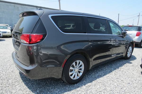 2019 Chrysler Pacifica Touring - - by dealer - vehicle for sale in Monroe, LA – photo 5