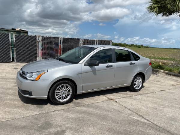 09 Ford Focus Se for sale in Brownsville, TX