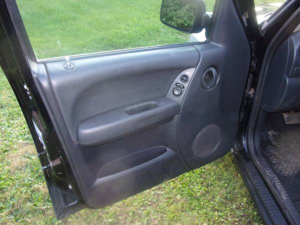 2004 Jeep Liberty (4x4) VERY NICE only (182k) miles - cars & trucks... for sale in fall creek, WI – photo 12