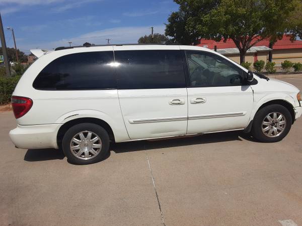 2005 Chrysler Town & Country Touring Van for sale in Arlington, TX – photo 2