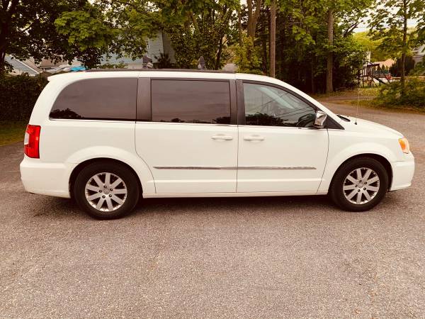2011 Chrysler Town and Country for sale in Ronkonkoma, NY – photo 8