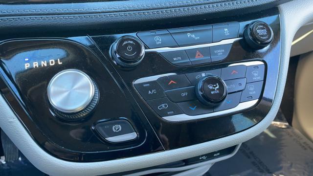 2020 Chrysler Pacifica Limited for sale in Sterling Heights, MI – photo 39