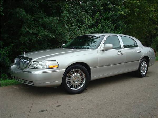 2006 Lincoln Town Car Signature Limited, Sunroof, Only 97k Miles!! for sale in Rock Hill, SC