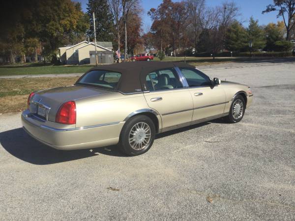 2006 Lincoln Town Car Signature - cars & trucks - by owner - vehicle... for sale in Saint Marys, OH