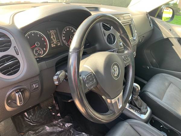 2012 Volkswagen Tiguan SEL 4Motion w/ Premium Navigation and Dynaudio for sale in Carol Stream, IL – photo 12