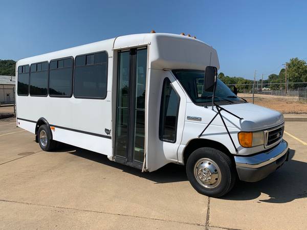 2006 Ford E-450 25 Passenger Van Bus - Only 42,000 Original Miles -... for sale in Kimmswick, IL