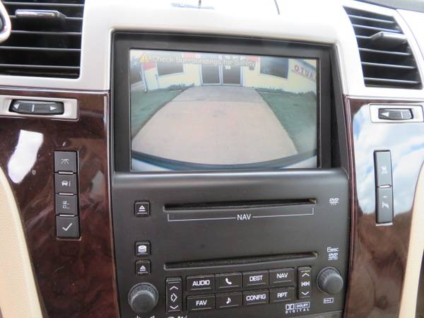 2007 Cadillac Escalade - - by dealer - vehicle for sale in Neenah, WI – photo 9
