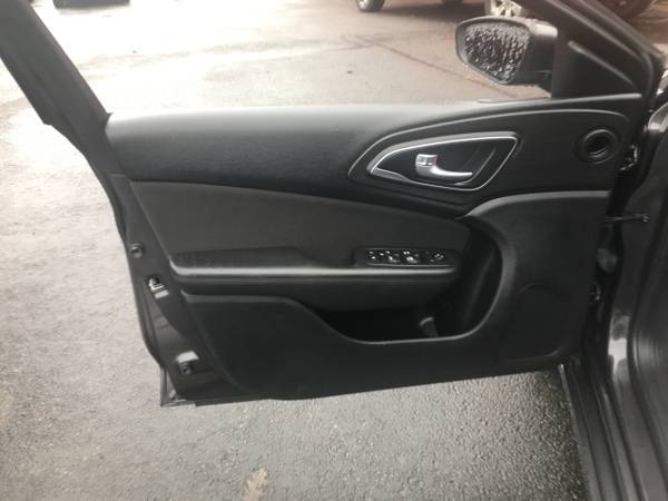 2016 Chrysler 200 Limited for sale in Rome, NY – photo 23