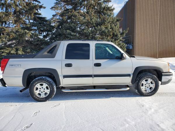 2004 Chevy Avalanche Z71 4x4 Heated Leather, Sunroof X-Cond - cars for sale in Andover, MN – photo 6