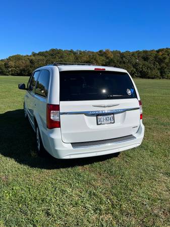 2015 Chrysler Town & Country Limited Platinum - - by for sale in Roanoke, VA – photo 5