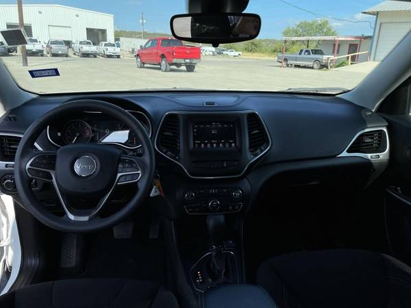 2021 Jeep Cherokee Latitude, CLEAN CARFAX, APPLE CARPLAY - cars & for sale in Brownwood, TX – photo 19