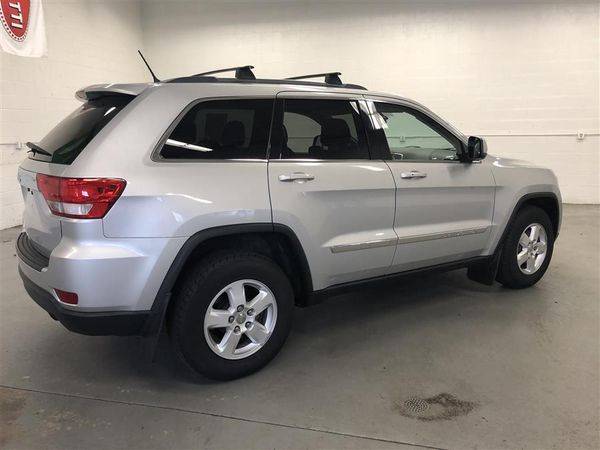 2012 Jeep Grand Cherokee 4WD 4dr Laredo -EASY FINANCING AVAILABLE for sale in Bridgeport, CT – photo 4