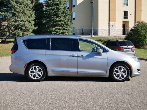 2020 Chrysler Pacifica Limited - - by dealer - vehicle for sale in Hudson, MN – photo 8