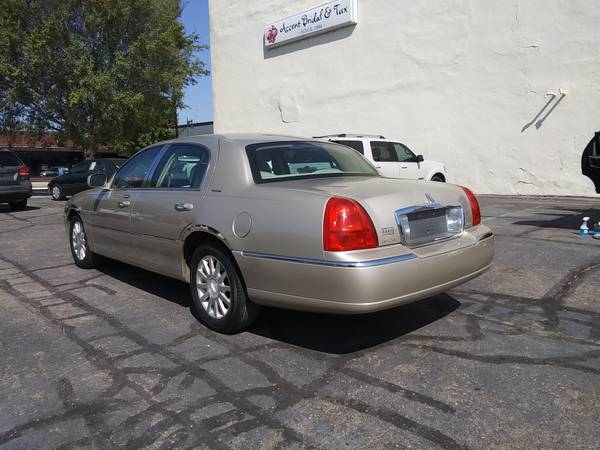 2007 Lincoln Town Car: Nice Car, Runs Excellent. You Will Like This.... for sale in Wichita, KS – photo 3