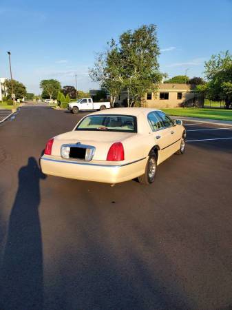 Very Clean Lincoln Town car - 4 Door - - by for sale in Vancouver, OR – photo 2