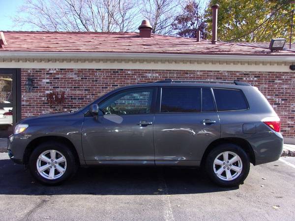2010 Toyota Highlander Seats-8 AWD, 151k Miles, P Roof, Grey, Clean for sale in Franklin, MA – photo 6