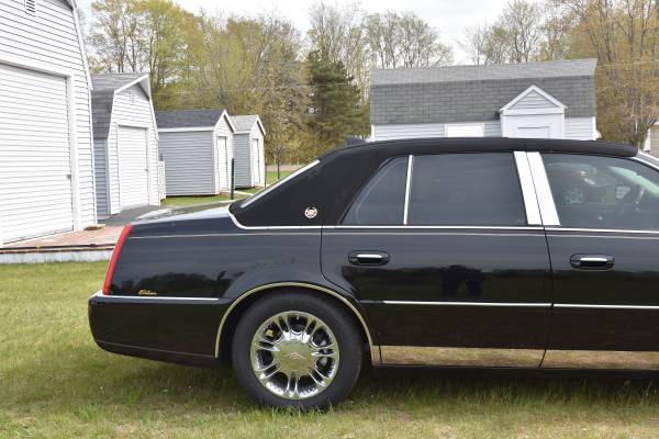 REDUCED $6K - ONE-OF-A-KIND 2010 CADILLAC DTS PLATINUM GOLD VINTAGE for sale in Ontonagon, WI – photo 11