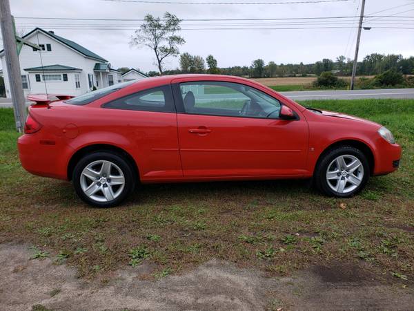2007 Pontiac G5 coupe 5 speed 1 owner just serviced comes NYSI for sale in ADAMS CENTER, NY – photo 5