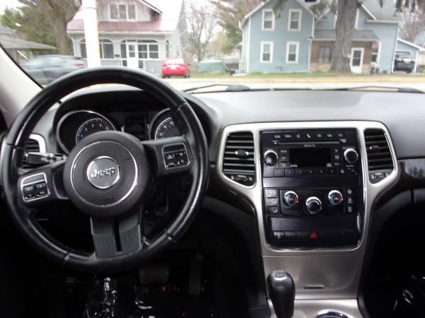 2011 Jeep Gr Cherokee - - by dealer - vehicle for sale in Westby, WI – photo 9