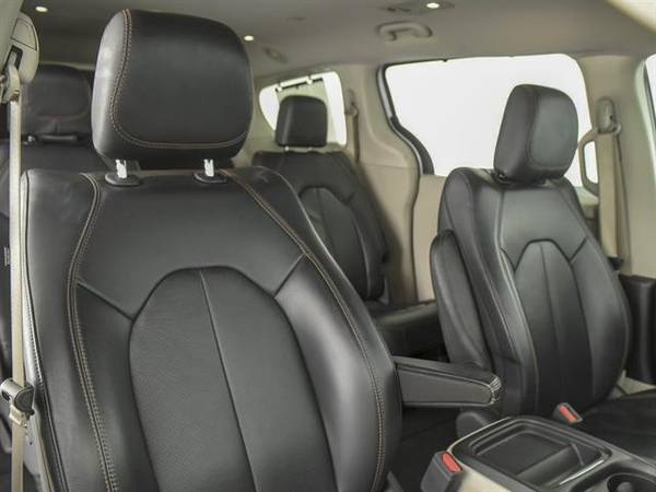 2018 Chrysler Pacifica Touring L Minivan 4D mini-van White - FINANCE for sale in Atlanta, GA – photo 5