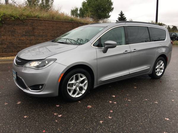 2017 Chrysler Pacifica Touring-L for sale in Eden Prairie, MN – photo 4