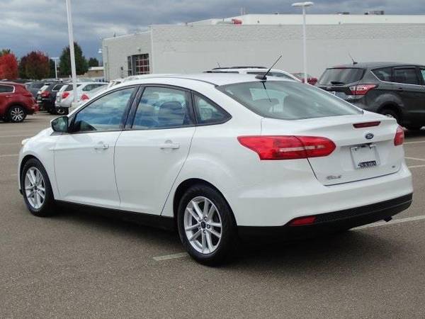 2016 Ford Focus sedan SE (Oxford White) GUARANTEED APPROVAL for sale in Sterling Heights, MI – photo 6