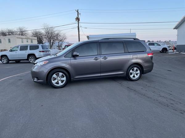 2011 Toyota Sienna LE - - by dealer - vehicle for sale in Wenatchee, WA – photo 2