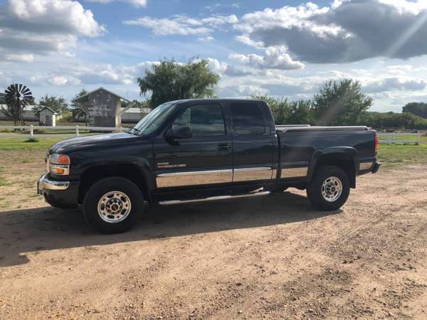 2005 GMC 2500HD 6.6 Duramx Diesel Automatic 4x4 only 47xxx MILES!!!! for sale in Mankato, MN