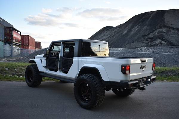 2021 Jeep Gladiator Sport S 4x4 4dr Crew Cab 5.0 ft. SB Pickup Truck... for sale in Miami, ID – photo 13