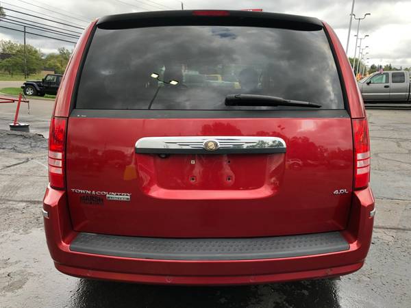 Clean! 2008 Chrysler Town & Country! Guaranteed Fiinance! for sale in Ortonville, MI – photo 4