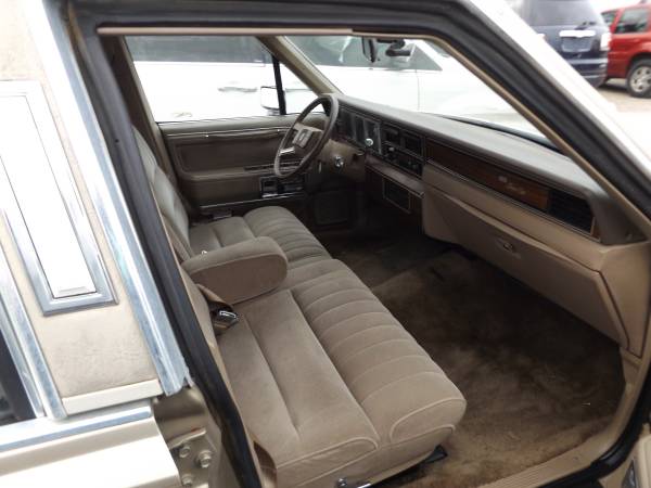 1988 Lincoln Town Car for sale in Vinton, IA – photo 3