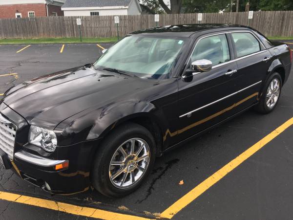 2010 Chrysler 300 C **with HEMI ENGINE** for sale in Peoria, IL – photo 5