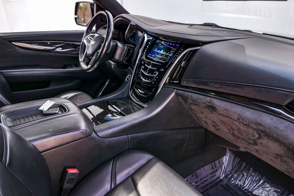 2018 Cadillac Escalade Platinum 4WD for sale in Burr Ridge, IL – photo 17