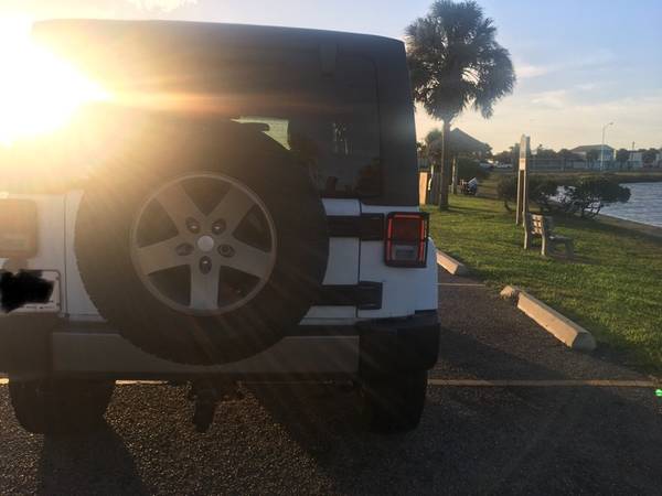 Reduced! JEEP WRANGLER 4x4 hard top low miles everything perfect! for sale in Rockport, TX – photo 4