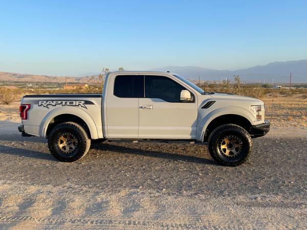 Ford Raptor immaculate condition, never offroad, only 56, 000 miles for sale in Desert Hot Springs, CA – photo 2
