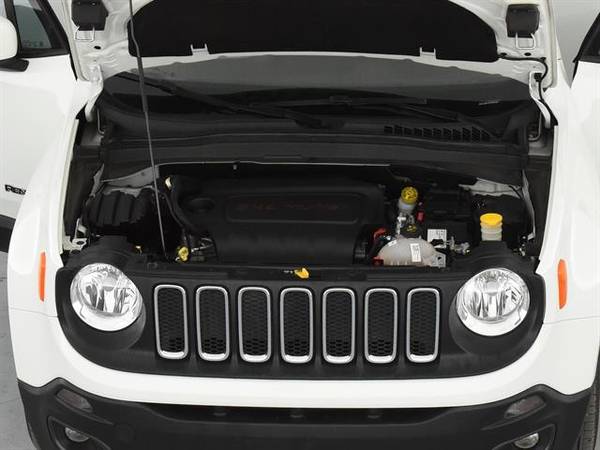 2015 Jeep Renegade Latitude Sport Utility 4D suv White - FINANCE for sale in Memphis, TN – photo 4