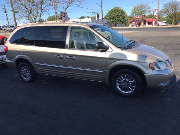 2001 Chrysler Town and Country for sale in District Heights, District Of Columbia – photo 3
