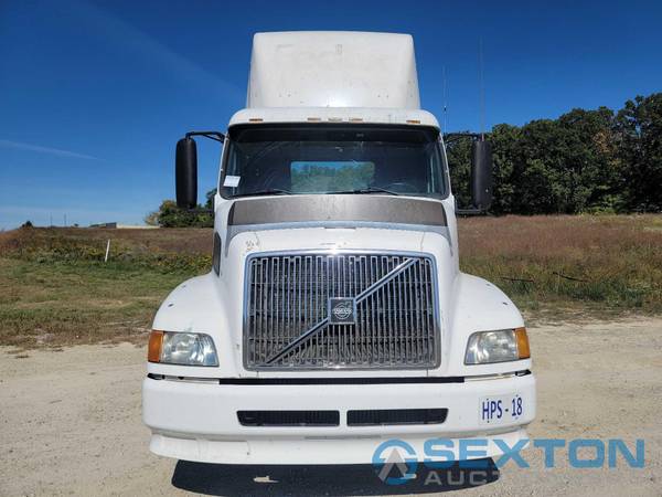 1999 Volvo VNL42T Single Axle - - by dealer - vehicle for sale in Pomona, MO – photo 8