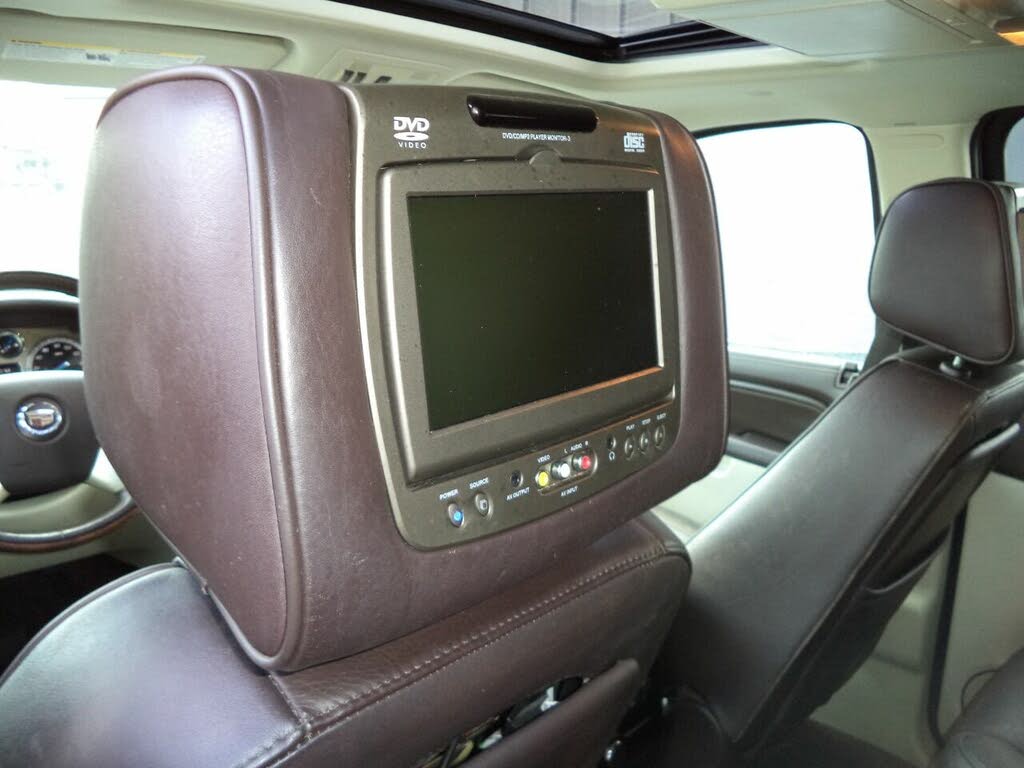 2011 Cadillac Escalade ESV Platinum 4WD for sale in Grand Rapids, MI – photo 17
