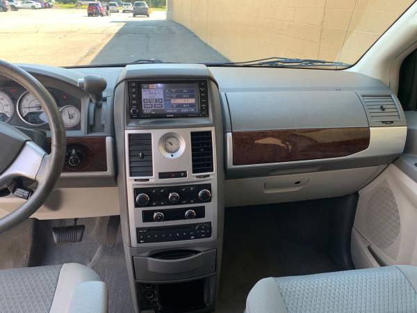 2009 Chrysler Town & Country for sale in Kings Park, NY – photo 15