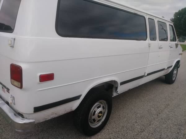 1995 Chevrolet G30 extended van V8 low miles for sale in Davenport, IA – photo 4