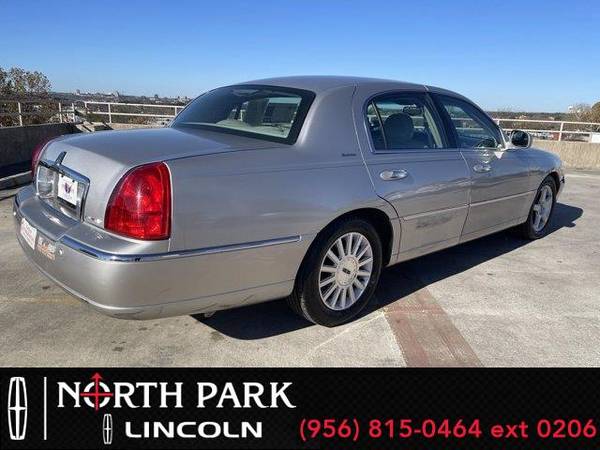 2003 Lincoln Town Car Executive - sedan - - by dealer for sale in San Antonio, TX – photo 6