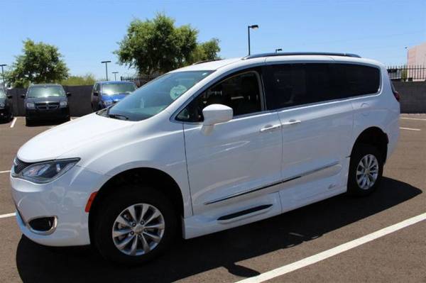 2018 *Chrysler* *Pacifica* *Touring L FWD * White for sale in Tucker, GA – photo 5
