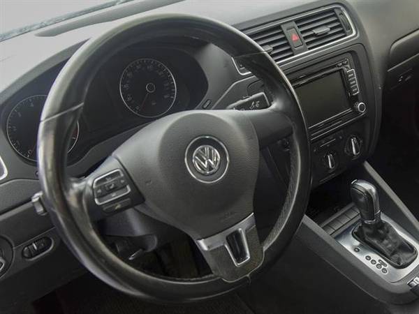 2012 VW Volkswagen Jetta 2.5L SE Sedan 4D sedan White - FINANCE ONLINE for sale in Bethlehem, PA – photo 2