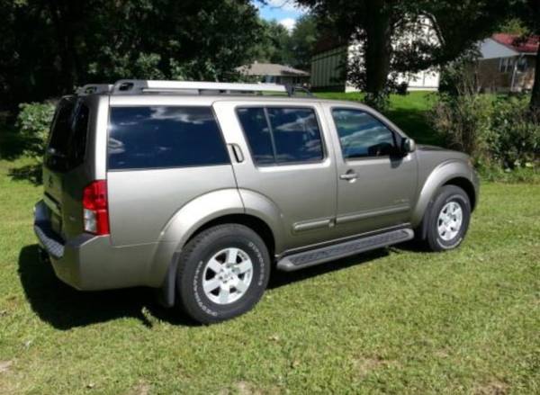2005 Nissan Pathfinder, Automatic, Good Condition for sale in Cary, NC – photo 2