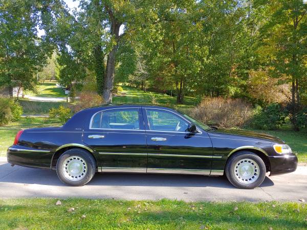 2001 Lincoln Town Car for sale in Chelsea, MI – photo 5