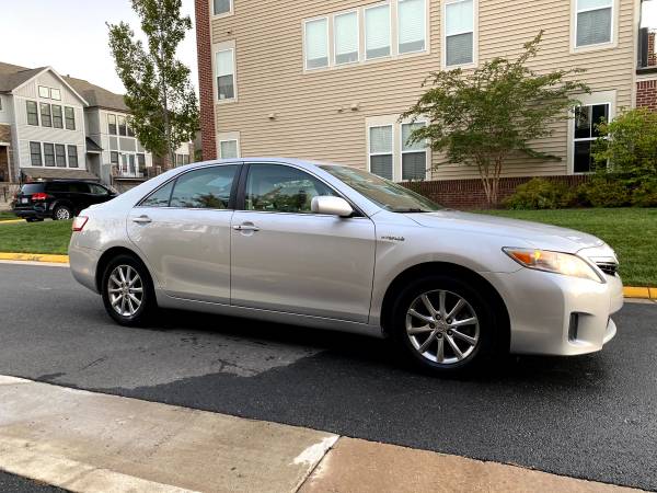 2010 TOYOTA CAMRY HYBRID EXCELLENT COND/LOW MILES - cars & for sale in Ashburn, District Of Columbia