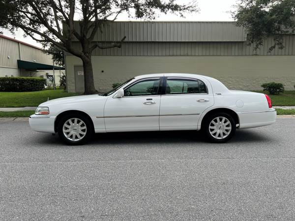 2011 LINCOLN TOWN CAR SIGNATURE LIMITED - CLEAN TITLE - cars & for sale in Orlando, FL – photo 7