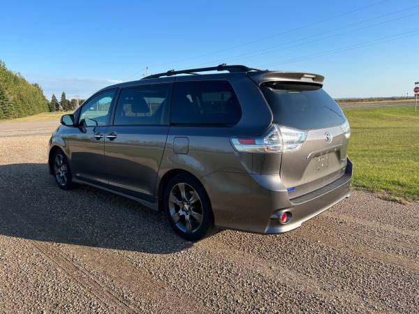 2016 Toyota Sienna SE - - by dealer - vehicle for sale in McVille ND, ND – photo 4