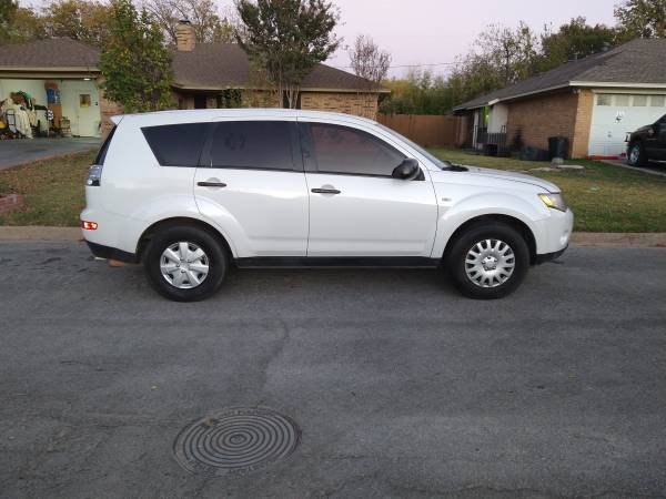 2008 Mitsubishi Outlander - cars & trucks - by owner - vehicle... for sale in Nrh, TX – photo 2